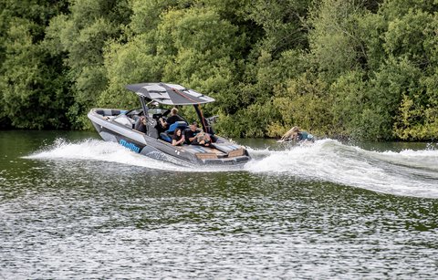 Emilia Whitehouse at the 2022 Malibu Boats UK Wakesurf Nationals - Photo Mantis Pro Media